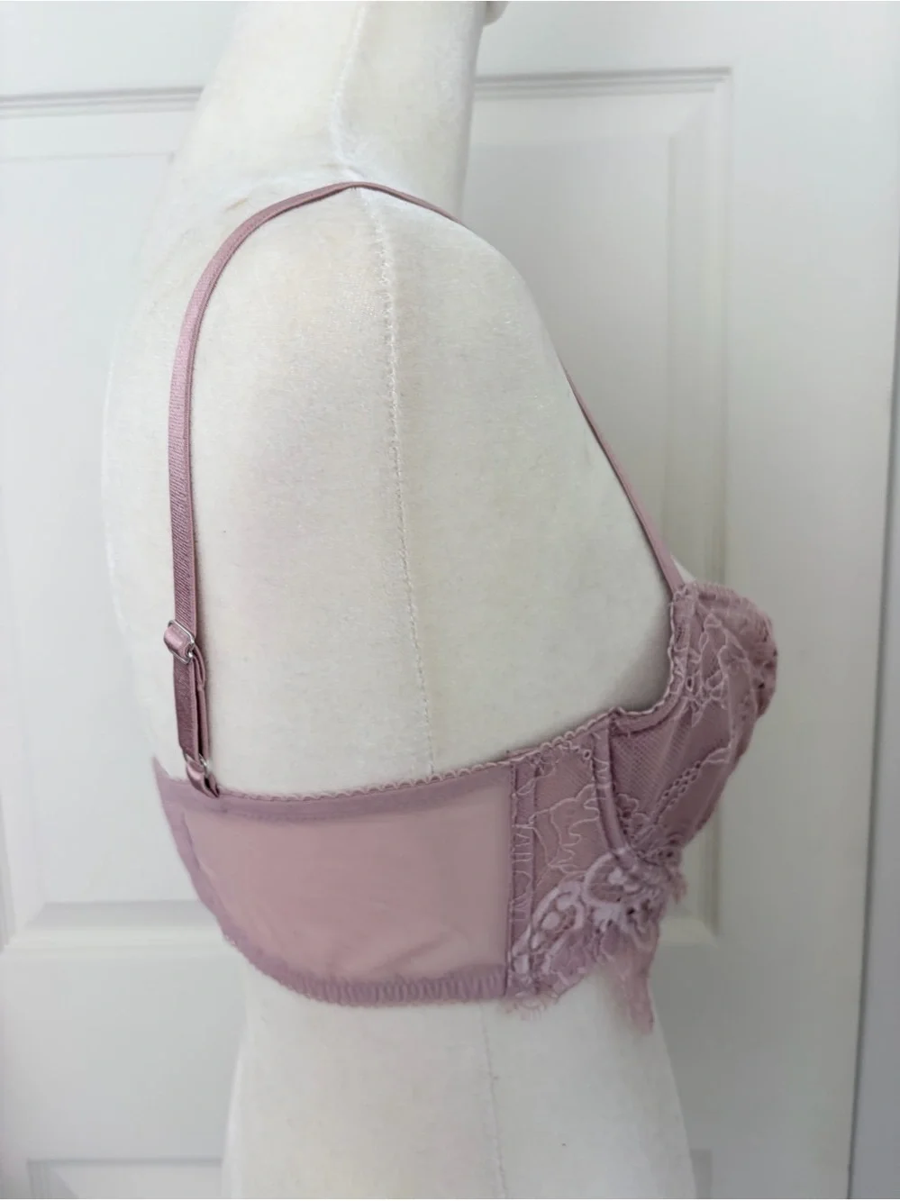 Victoria's Secret Mauve Lace-Edged Hook-Back Bra Size 34C